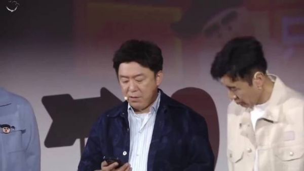 黄渤邓超打电话，超：现在不方便！黄渤回应笑疯全场