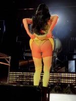 笑死！水果姐杭州演唱会秀自己的大腚！