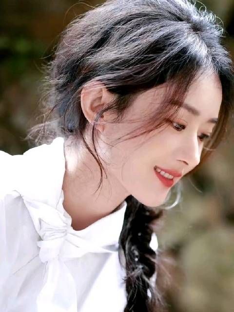 赵丽颖放缓节奏商业代言反增12个，宋佳连获影后观众审美疲劳