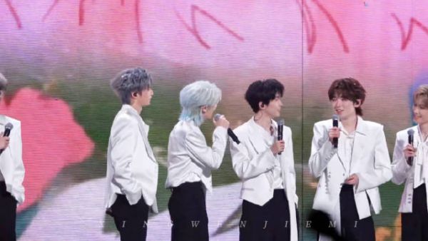 刘耀文宋亚轩互听童年声音，低音炮互动引爆笑