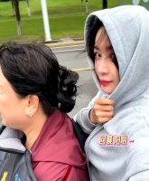 38岁明星袁姗姗回老家，照片曝光，变化太大不敢信，妈妈罕见露面