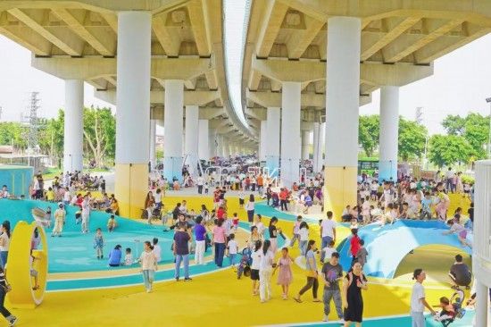 图为2025年改造后免费开放的广州市东涌镇马克村桥下公园。（图片来源：广州市南沙区融媒体中心）