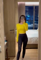 郭富城三胎女儿满月，一家五口在家庆祝，方媛出月子身材更丰腴了