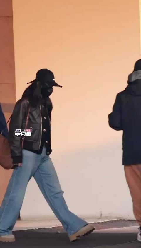 刘诗诗上海机场路透！简约穿搭自带清冷氛围感，步履从容，生图状态也太能打了