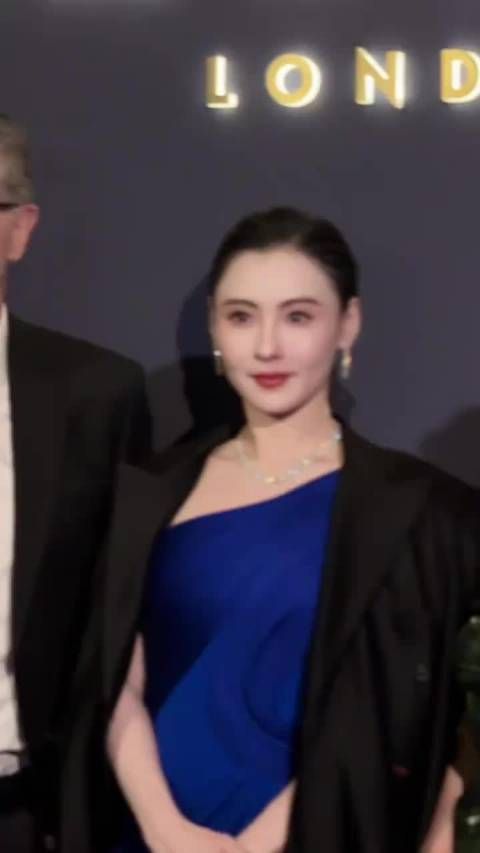 45岁张柏芝看起来脸还是这么紧致!