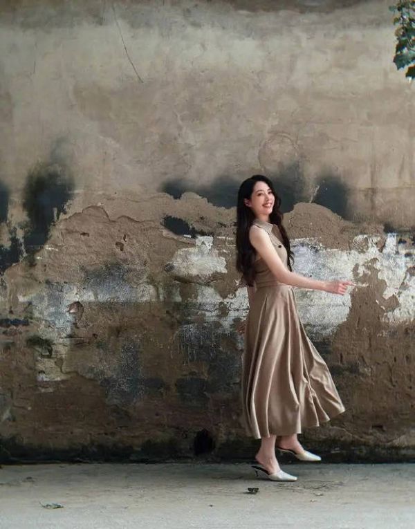 郭碧婷笑容灿烂。