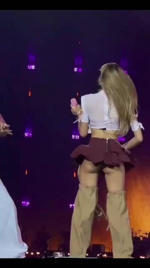 Lisa演唱会造型大胆引热议，风格被指与亚洲脸庞不符