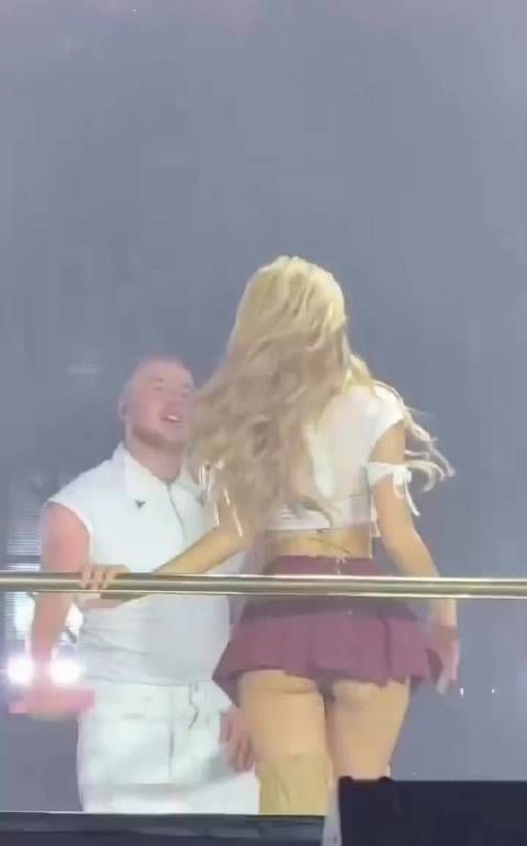 lisa的这个舞台你们看过吗?真的太炸裂了