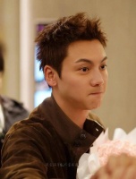 陈伟霆首谈奶爸体验！被范丞丞逼问爆金句，凌晨冲奶比拍戏累