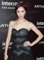 TVB主席夫人52岁生日，名模出身气质仍出众，汤镇业前妻到场庆祝