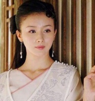 44岁孙菲菲官宣离婚，离了4次才成功，10年丧偶式婚姻像囚笼