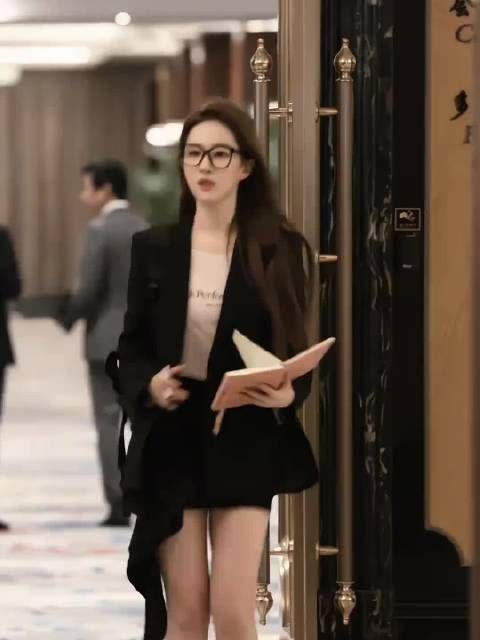 刘亦菲的美貌真的可以把最普通的衣服穿得非常的高级啊