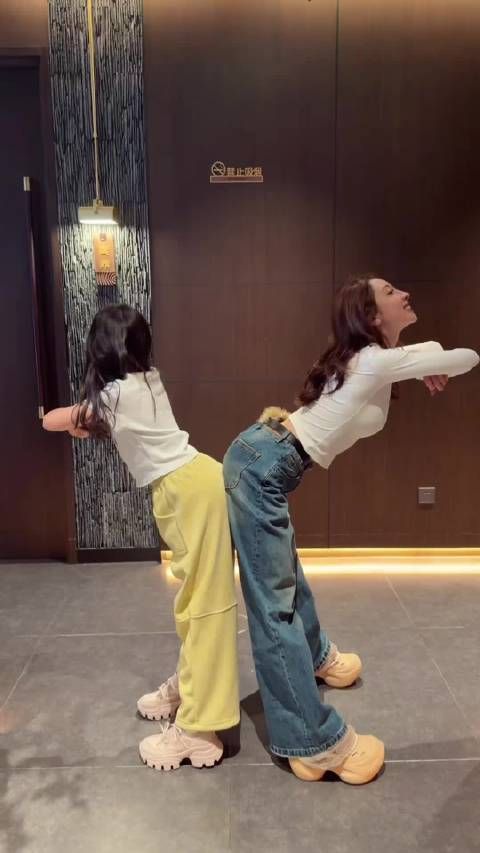 现在看张维伊也越来越顺眼了！ 与小酒窝跳舞很有喜感啊哈哈哈