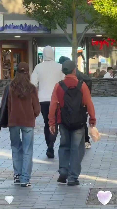 网友偶遇周杰伦昆凌带娃游新西兰皇后镇