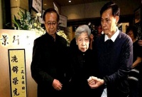 破禁忌！93岁胡枫执意为老友扶灵，临终一幕让刘德华都送花圈