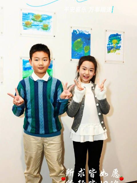 小酒窝和佟大为儿子轩轩又一起活动了，朵朵不知道会怎么想