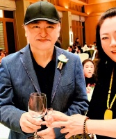 不伦不类！刘欢女儿刚刚完婚，随即全家就遭网友怒骂，到底谁对？