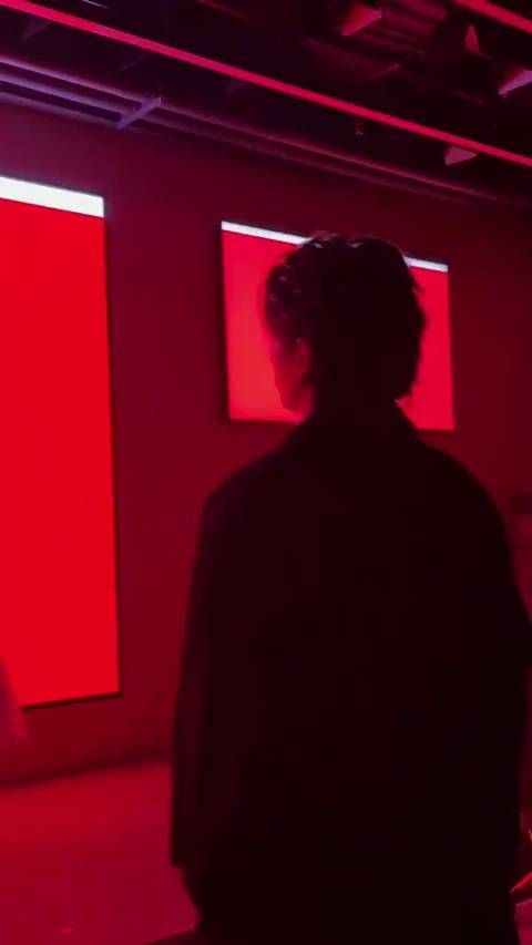 都说他瘦了，但是我感觉这身帅的挺特别的 ，戏路宽那是事实，演技没的说