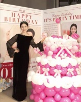 五十岁依旧优雅！胡可晒美照庆生，感慨被爱环绕