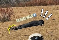 胡歌带田朴珺爬财神山，她喊“宝总”撒娇要做饭，互动甜到像情侣