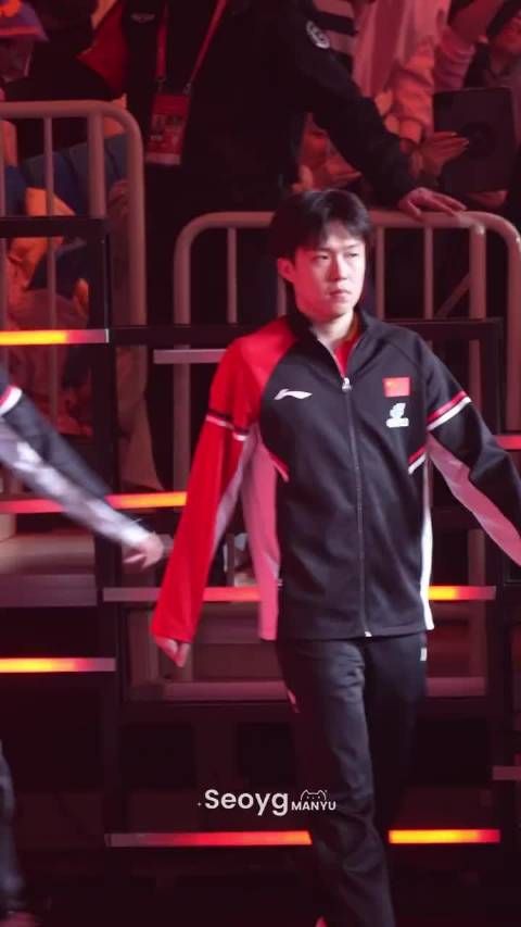 混团开幕场入场，孩子又走错了 王曼昱