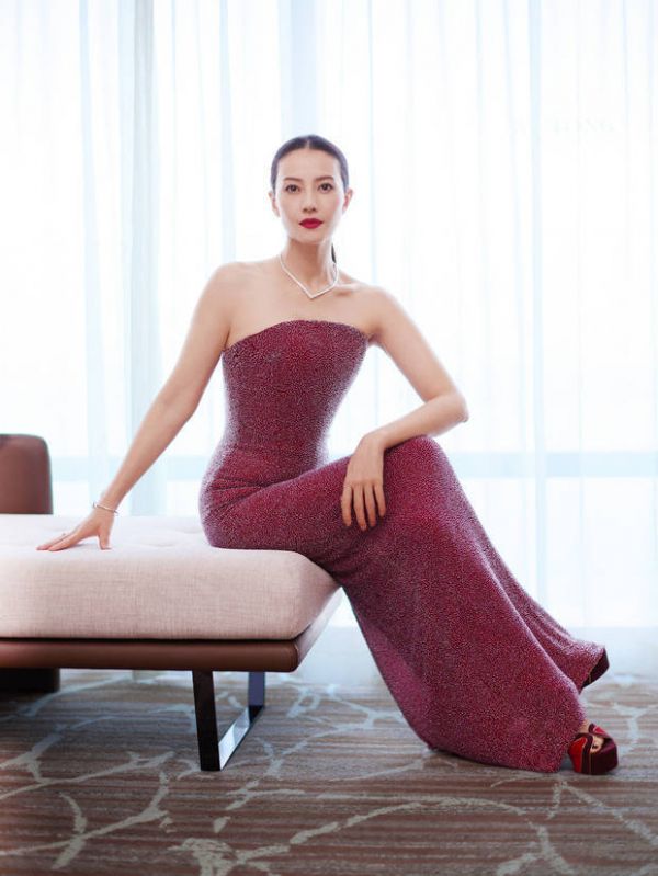 高圆圆的身材纤瘦有型,性感极了。