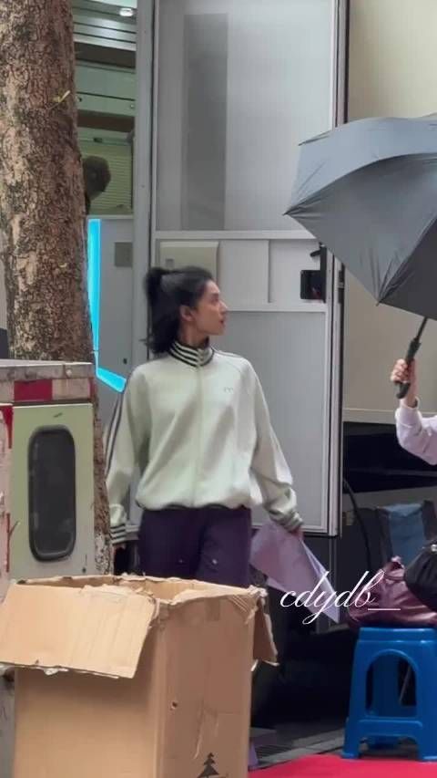 张婧仪为新角色剪短发！这个小啾啾真是萌的不行！