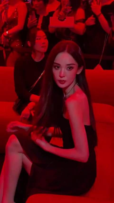 无论从什么角度拍,娜扎都是美的没有死角,中国第一美女毋庸置疑