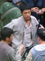 还得是粉丝观察仔细！这竟然是莫得闲的粉底 肖战底子真的太白了