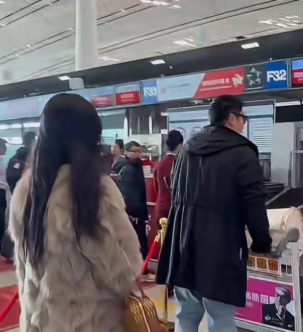 霍思燕杜江办理托运。