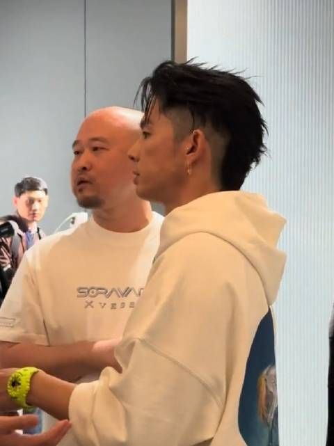 吴建豪47岁怼脸状态，运动让人年轻？脸好紧致啊！