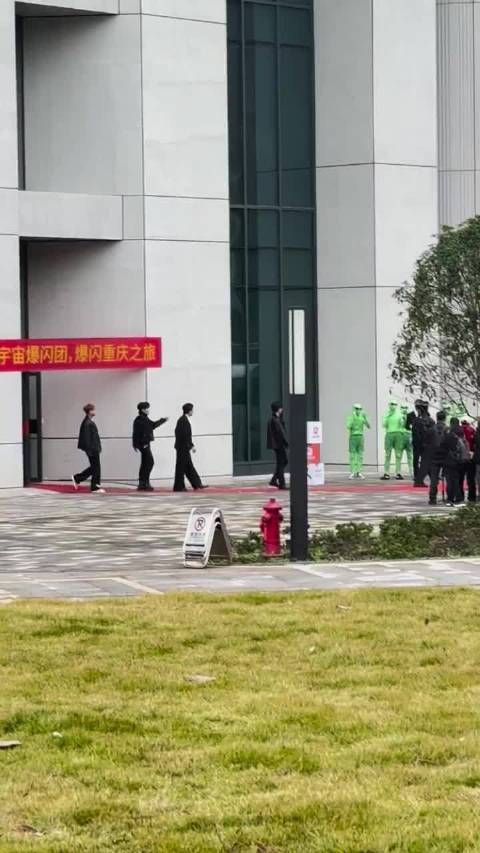 王鹤棣、于洋模仿刘耀文跳上车摇,哈哈哈哈哈哥哥们能不能给弟弟留点面子