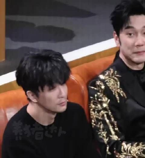 薛之谦留了小胡子还挺性感，网友：好像文松啊！