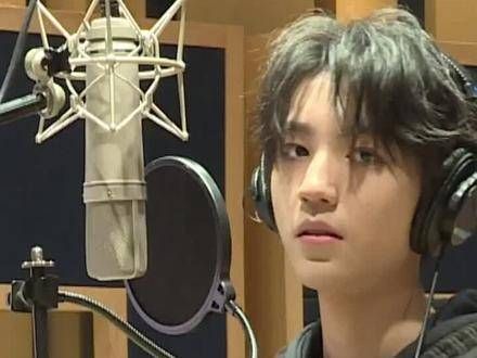 记住这个瞬间,王俊凯近距离清唱太戳心 清唱