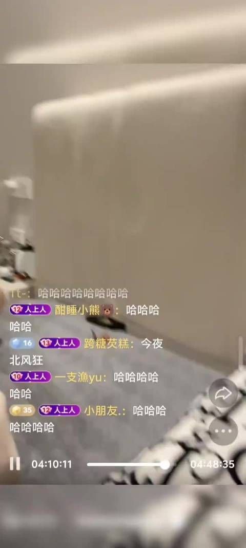 柏秋直播现女性物品引猜测，直播表现遭粉丝质疑