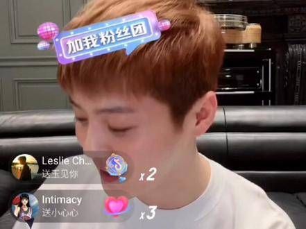 鹿哥直播里的《风吹过》，我听见了风的低语，ta轻声说着新年快乐呀