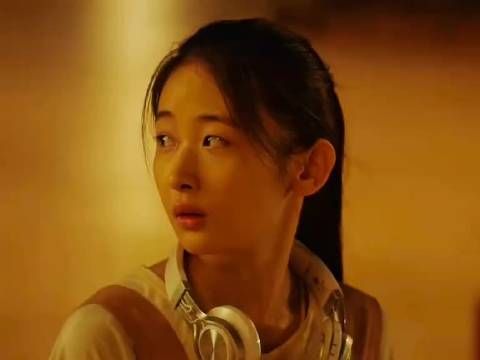 这个母亲竟引狼入室，任由继父欺辱女儿