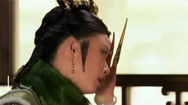 假菜假水果，护甲劈叉一衣多穿，甄嬛传剧组当年究竟有多省钱？