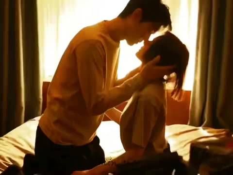 秦岚演绎醉态朦胧感，角色内心戏精准呈现