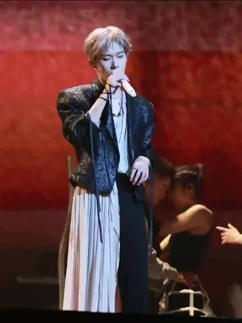 易烊千玺发Live专辑弥补歌迷未赴演唱会遗憾