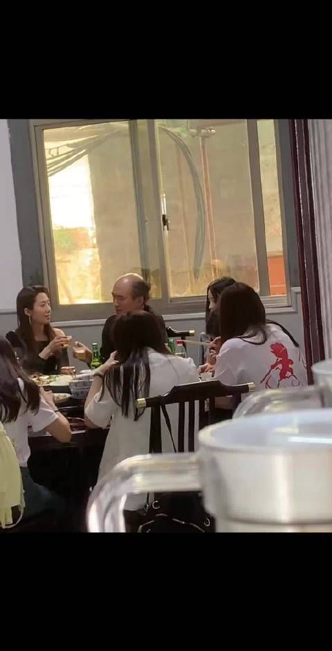 她说喜欢看海，没想到是地中海