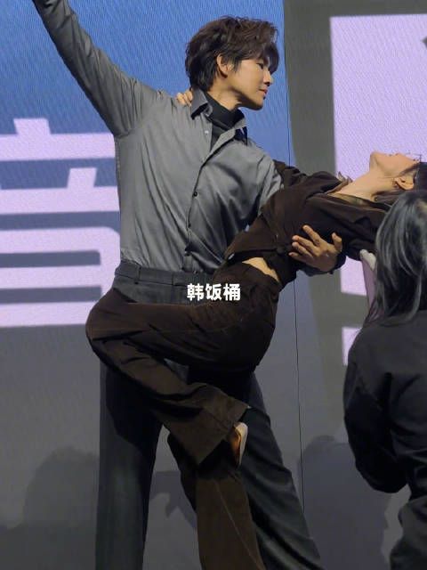 钟汉良秦岚还是太权威了！ 这个双人舞pose太有感觉了 秦岚钟汉良