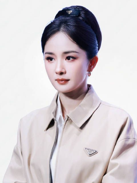 Prada官宣杨幂出席活动，贵气优雅亮相