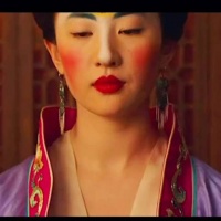 刘亦菲苦练马术剑术全情演绎花木兰