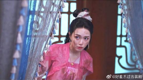 好搞笑，女主刚出场就集齐五葬，每次都葬出新花样