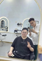 向家小儿子向佑广州理发被偶遇，与哥哥向佐形象反差太大