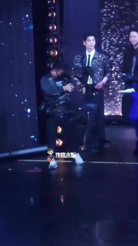 刘宇宁张凌赫同台亮相，190+身高引瞩目