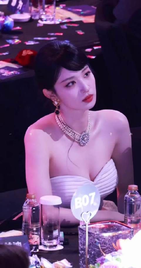 昨晚真的被王楚然惊艳到了,身材身高美貌气质都好完美的珍珠美人