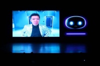 探索“相声+AI”，李菁团队上演情景相声剧《越来越幸福》