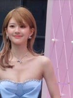 上次卓雅活动的赵露思超级无敌美